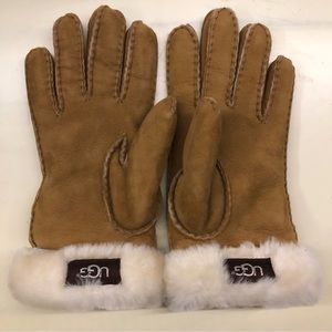 UGG fuzzy gloves